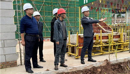 向誠、石鎮(zhèn)槐暗訪工程項目建設和企業(yè)運營管理工作